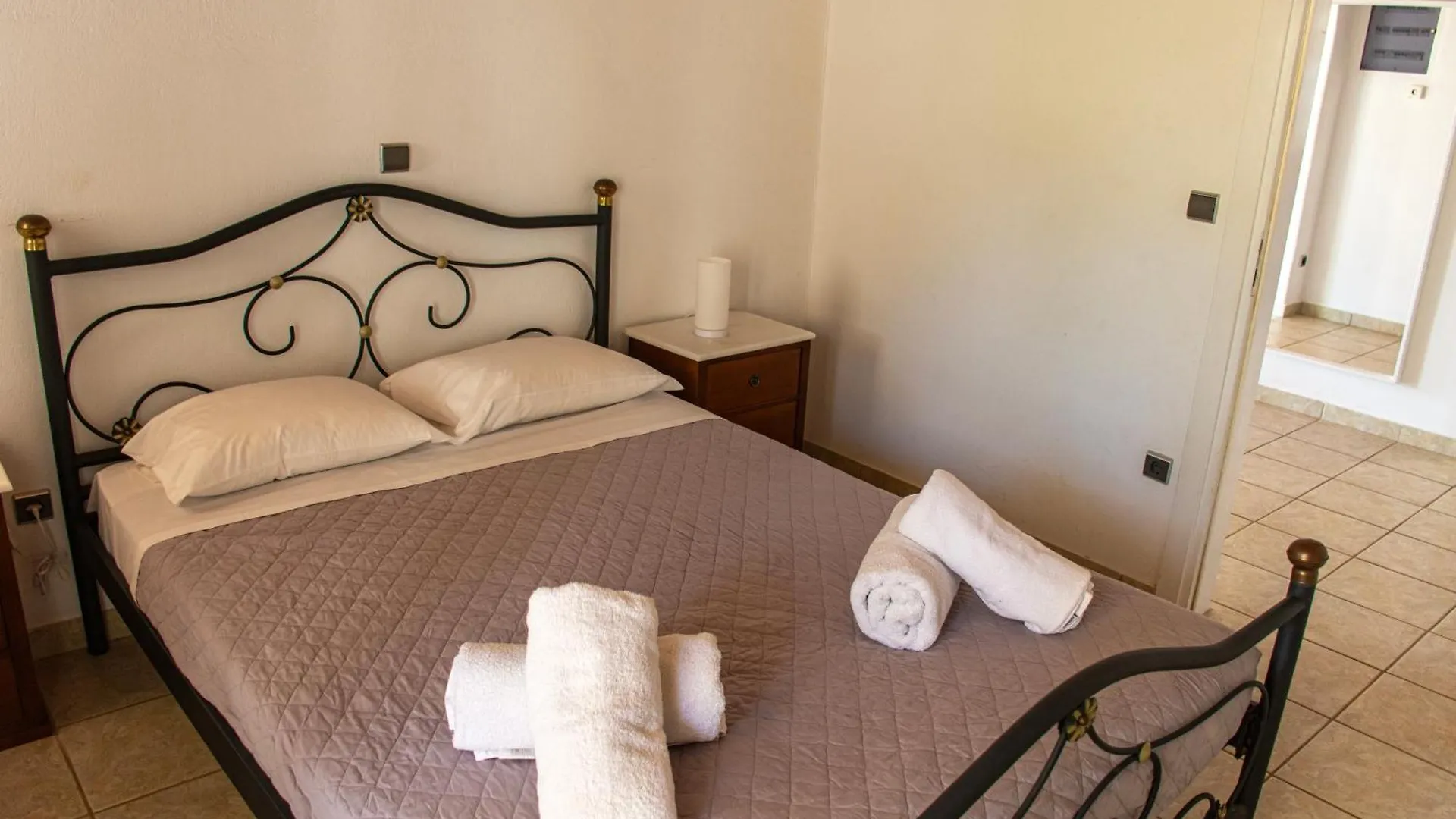 Sunset Breeze Villa And Apartments تورلوس